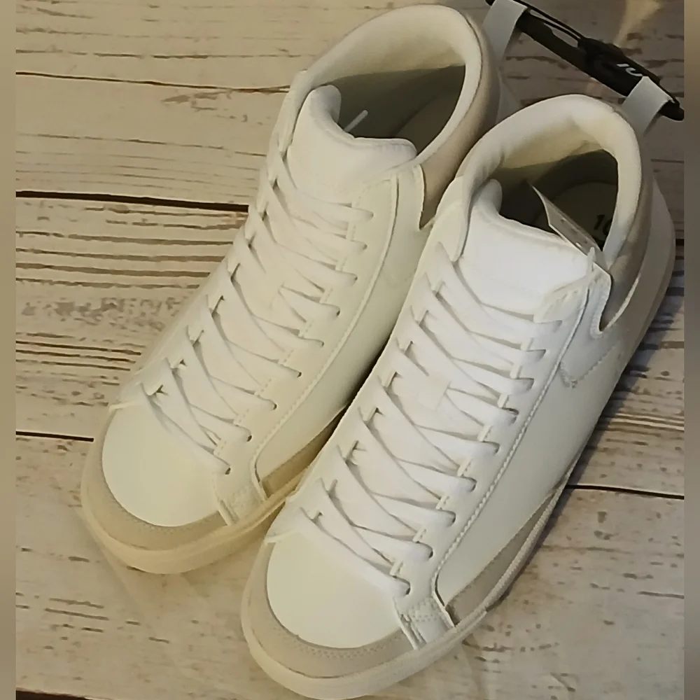No Boundaries Women's High Top Sneakers White Size 10